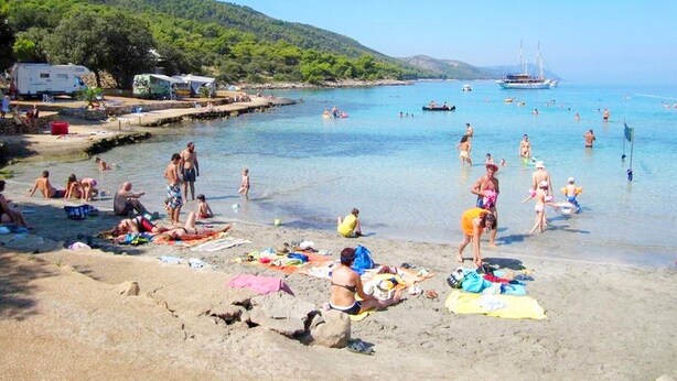 Beach nearby - Apartments Maja, (14482), Sucuraj, hr (Sucuraj)