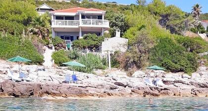 Apartamentos Ružica, (12860), Vis, isla de Vis, Croacia