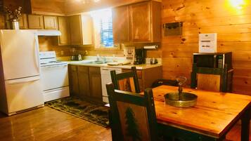 Cabin, 2 Queen Beds (Mountain Bliss) | Private kitchen