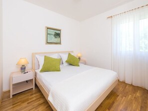 2 bedrooms, Internet, bed sheets