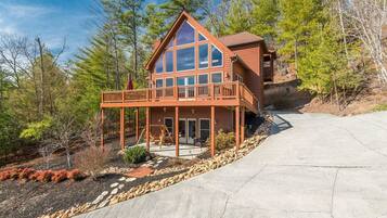 House, 2 Queen Beds | Front of property