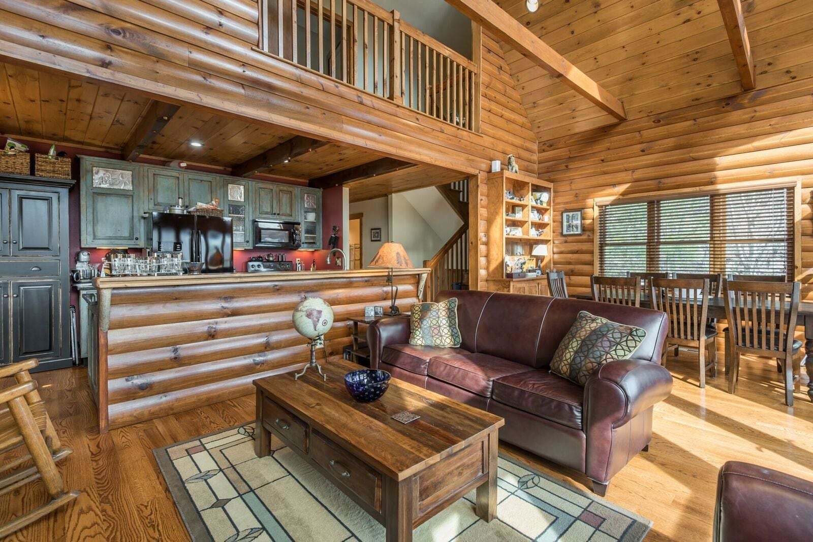 House, 2 Queen Beds | Living area