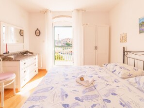 5 bedrooms, Internet, bed sheets