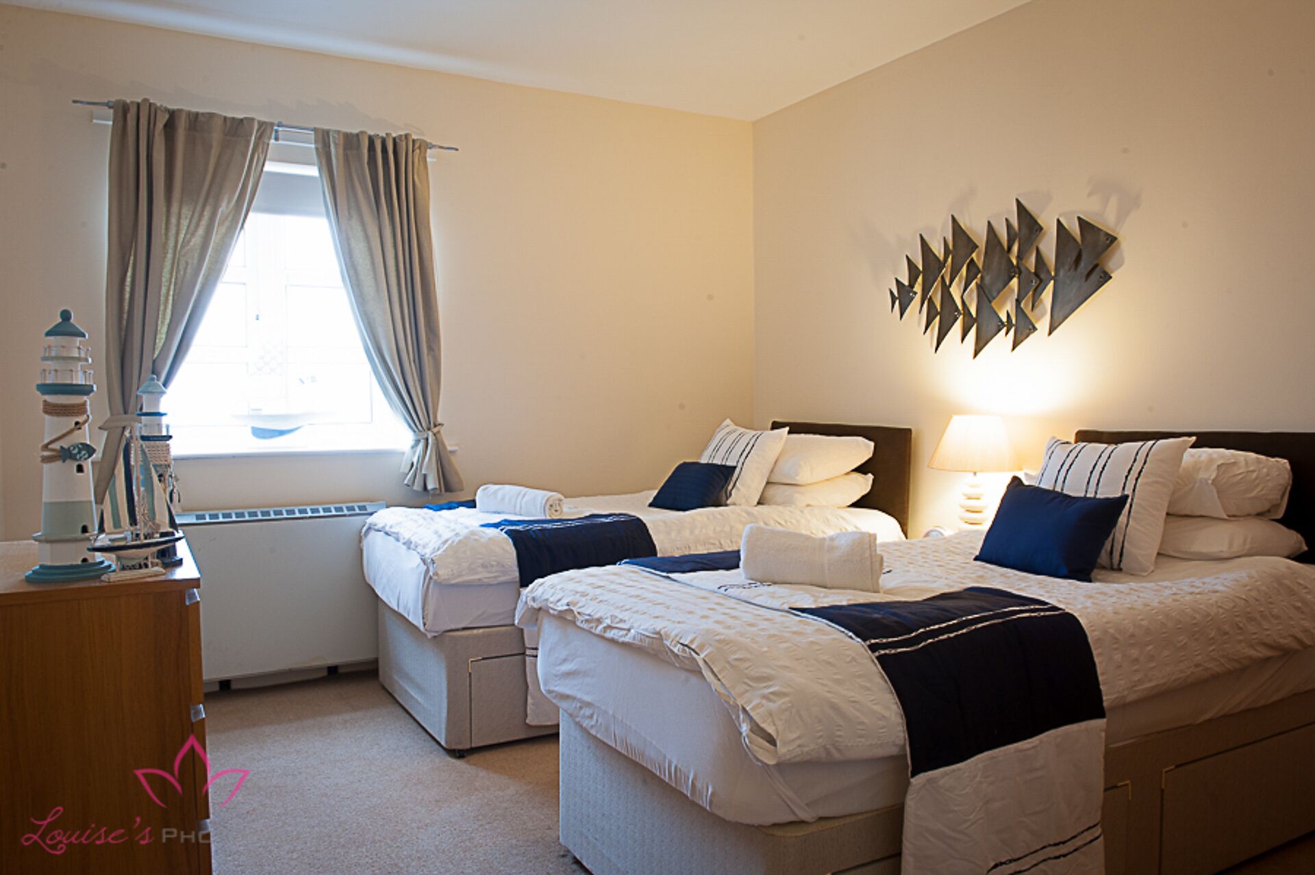 4 star apartment. Step out into fresh sea air & panoramic views of the harbour.