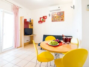 Dining - Apartments Vesna, (13447), Primošten, hr (Primošten)