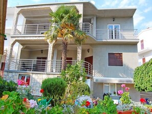 Exterior - Apartments Vesna, (13447), Primošten, hr (Primošten)