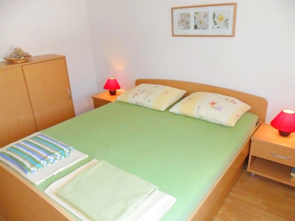 1 bedroom, internet, bed sheets