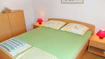 1 bedroom, internet, bed sheets