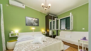 2 bedrooms, iron/ironing board, Internet, bed sheets - Apartments and rooms Palmina, (13527), Makarska, hr (Makarska)