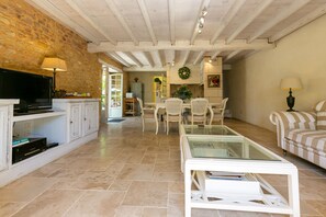 TV, ping pong, books - Stunning renovated Country house, large luxurious pool 14.5m x 6m (Val De Louyre Et Caudeau)
