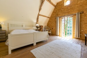 3 slaapkamers, een strijkplank/strijkijzer, gratis wifi, beddengoed