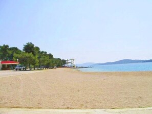 Una spiaggia nelle vicinanze
