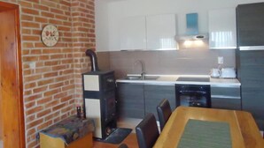 Frigorifero, forno, lavastoviglie, pentole/stoviglie/utensili