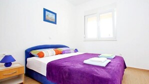 1 quarto, acesso à internet, roupa de cama