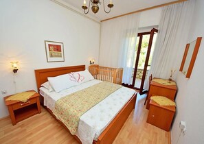 3 bedrooms, Internet, bed sheets - Apartment Marija, (14679), Supetar, hr (Supetar)