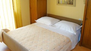 2 bedrooms, internet, bed sheets