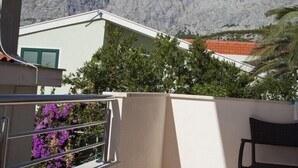 Property grounds - Apartments and rooms Meri, (8552), Baška Voda, hr (Promajna)