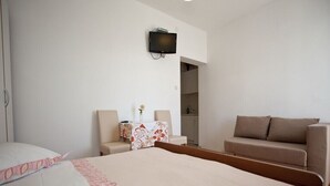 1 bedroom, internet, bed sheets - Apartments and rooms Meri, (8552), Baška Voda, hr (Promajna)