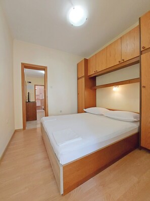 1 bedroom, iron/ironing board, Internet, bed sheets