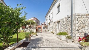 Property grounds - Apartment Donata, (13977), Premantura, hr (Premantura)