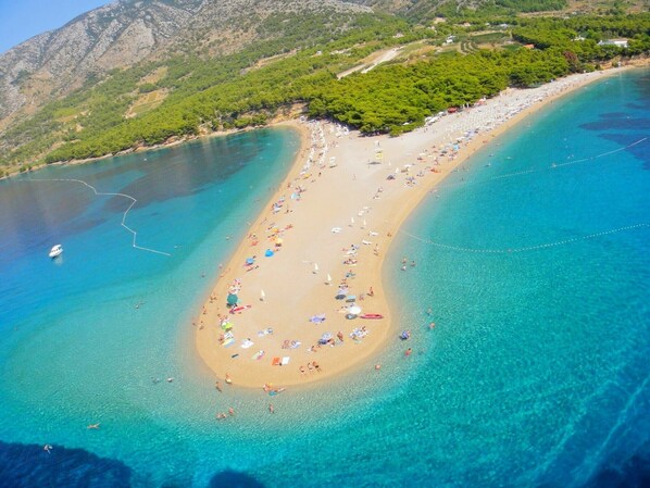 On the beach - Apartment Olga, (12627), Bol, hr (Bol)