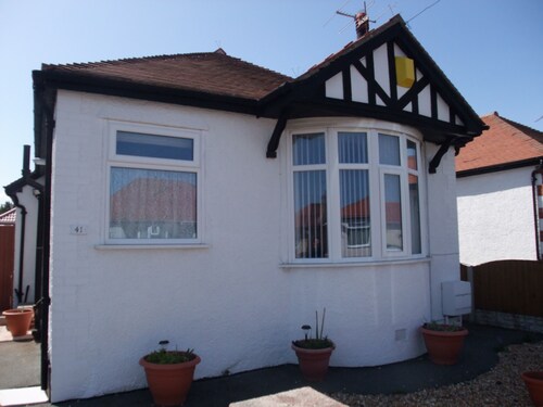Eastville Court - Stunning Bungalow in Rhyl - Families & Business Guests Welcome