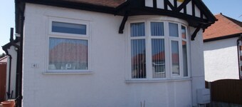 Eastville Court - Stunning Bungalow in Rhyl - Families & Business Guests Welcome