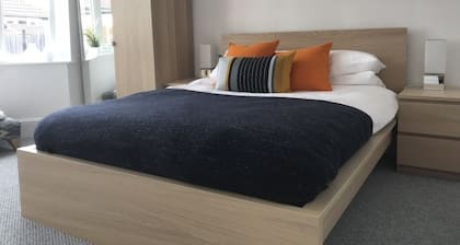 Eastville Court - Stunning Bungalow in Rhyl - Families & Business Guests Welcome