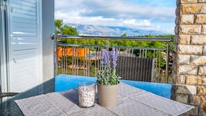 Outdoor dining - Apartments Ivan, (14609), Ražanac, hr (Ražanac)