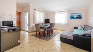 TV - Apartments Ivan, (14609), Ražanac, hr (Ražanac)