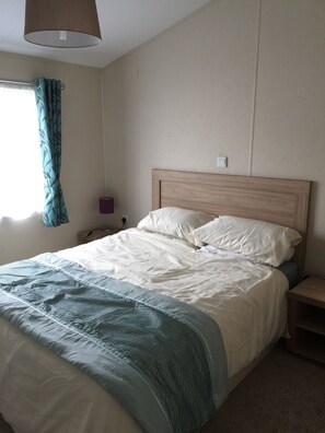 3 bedrooms, iron/ironing board, travel cot, WiFi