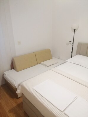 1 bedroom, internet, bed sheets - Apartments Marta, (11022), Baška Voda, hr (Baška Voda)