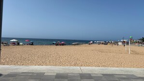 A beach with a clear sky, a sandy shore, and a few umbrellas. - Superior Deluxe Vacation Home with open views Privat sun Terrace & 5G WiFi (municipal de mogan, ARGUINEGUIN)