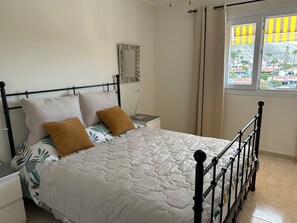 2 bedrooms, in-room safe, iron/ironing board, free WiFi