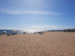 Una playa cerca, toallas de playa