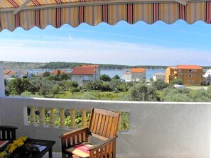 Property grounds - Apartments Ante, (14366), Barbat, hr (Barbat)