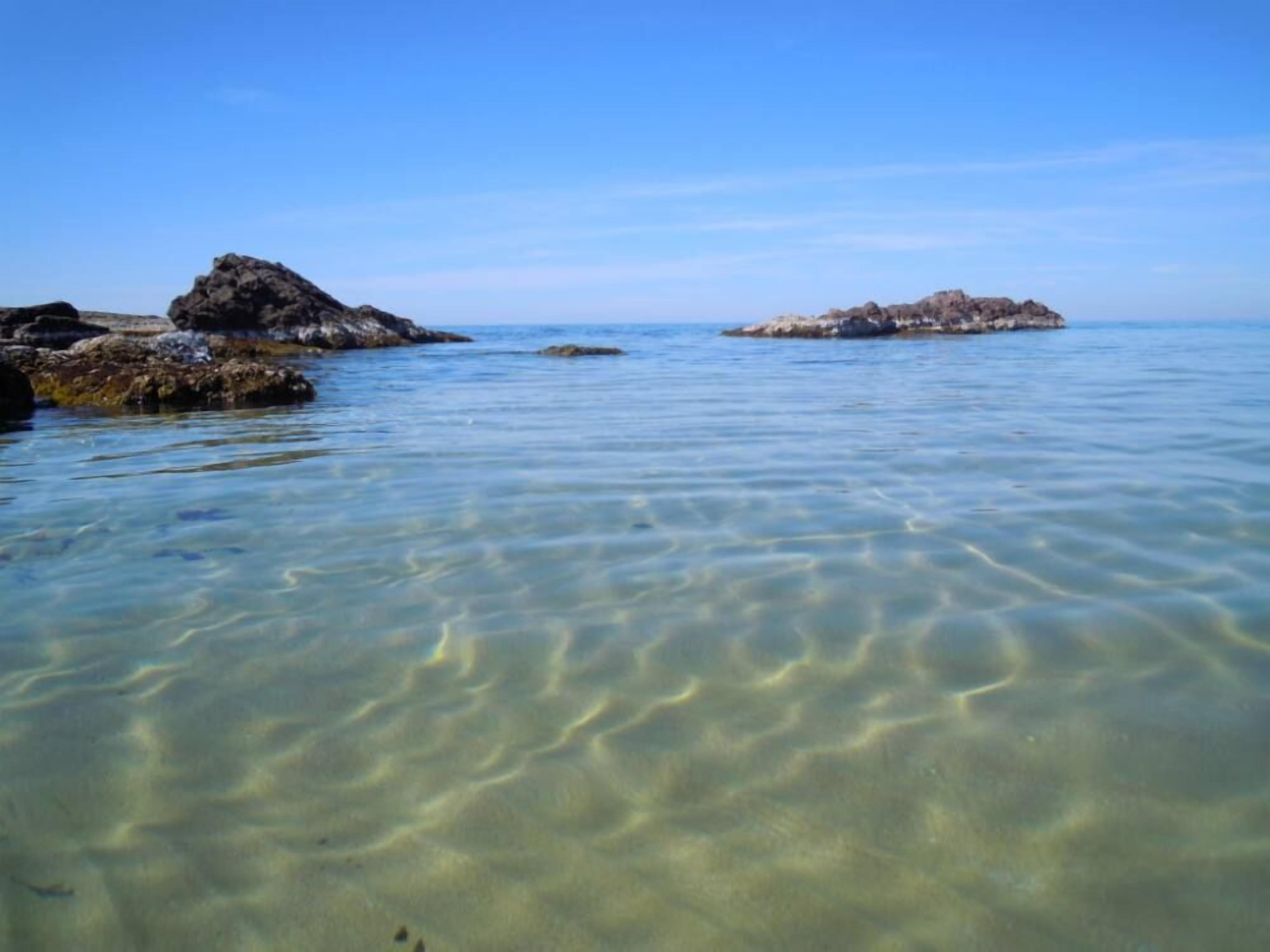 Plage, chaises longues