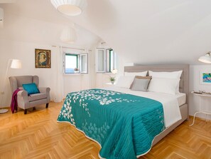 3 chambres, fer et planche à repasser, accès Internet, draps fournis