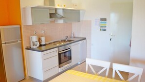Private kitchen - Apartments and rooms Bruna, (13554), Rab, hr (Rab)