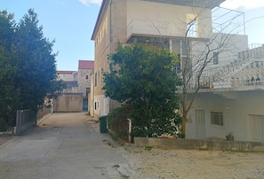 Exterior - Apartments and rooms Zdravka, (11031), Baška Voda, hr (Baška Voda)