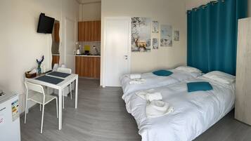 Zimmersafe, Schreibtisch, Bügeleisen/Bügelbrett, kostenloses WLAN