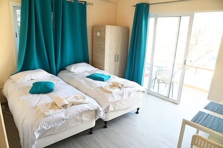 In-room safe, desk, iron/ironing board, free WiFi. Lucky 5