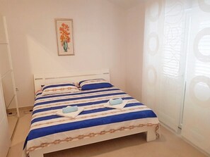 1 habitación, internet y ropa de cama