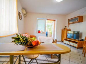 TV - Apartment Marijan, (10455), Zadar, hr (Zadar)