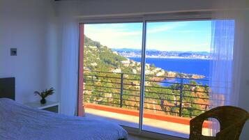 4 Schlafzimmer, Zimmersafe, Bügeleisen/Bügelbrett, WLAN