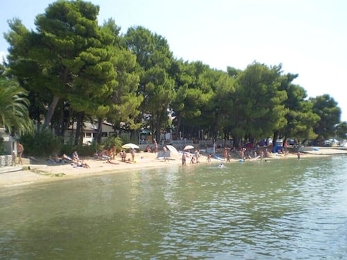 Apartments Josica, (14317), Banjol, hr
