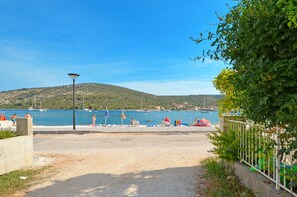 Property grounds - Holiday home Marija, (15513), Vinišce, hr (Vinišce)