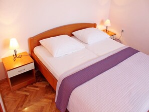 2 habitaciones, acceso a internet y ropa de cama