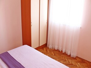2 bedrooms, Internet, bed sheets - Apartments Marija, (12734), Pag, hr (Pag)