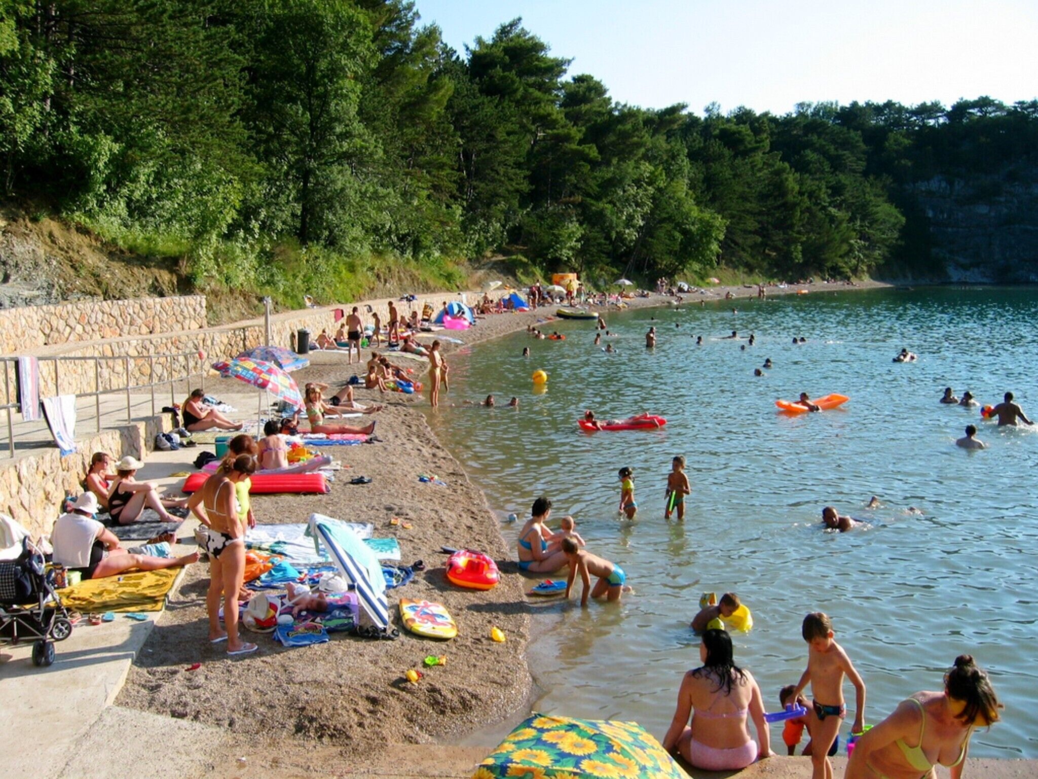 Una spiaggia nelle vicinanze